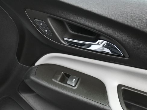 Used 2024 Chevrolet Equinox LS w/ Driver Confidence II Package image 33