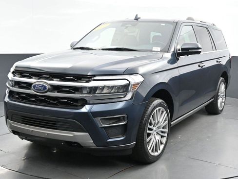 Used 2022 Ford Expedition Limited image 3