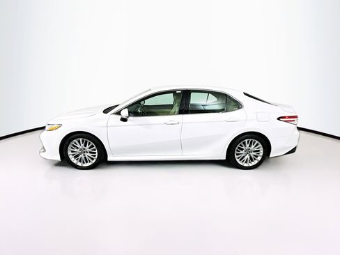Used 2018 Toyota Camry XLE image 4
