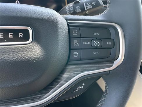 Used 2024 Jeep Wagoneer Series II image 40