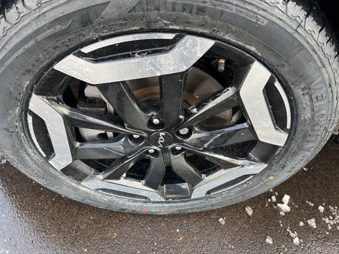 Certified 2023 Kia Telluride S w/ S Sunroof Package image 44