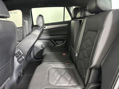 Used 2024 Volkswagen Atlas Cross Sport SE w/ Panoramic Sunroof Package FWD image 23
