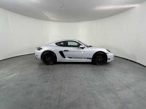 Used 2024 Porsche 718 Cayman RWD image 8