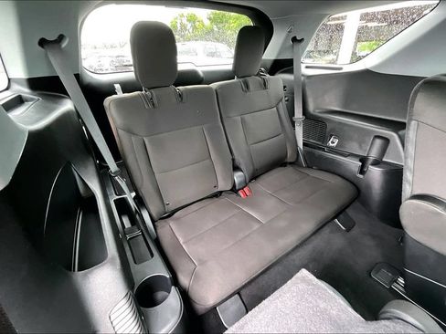 Used 2023 Ford Explorer XLT AWD/4WD image 28