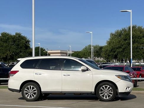 Used 2014 Nissan Pathfinder S FWD image 3