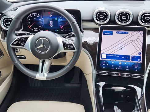 Used 2025 Mercedes-Benz C 300 Sedan image 18