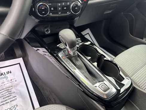 Used 2025 Chevrolet Trax LT w/ LT Convenience Package image 20