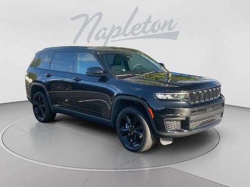 Used 2023 Jeep Grand Cherokee L Laredo RWD image 8