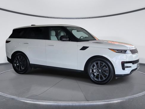 Used 2024 Land Rover Range Rover Sport SE AWD/4WD image 2