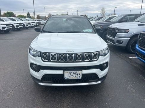 Used 2025 Jeep Compass Limited AWD/4WD image 5