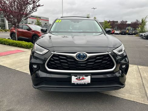 Used 2021 Toyota Highlander LE AWD/4WD image 8