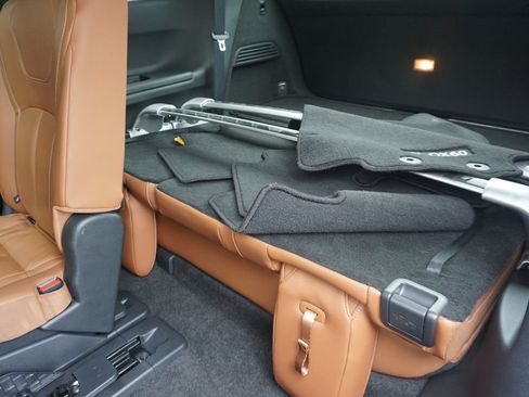 Used 2024 INFINITI QX60 Sensory w/ Cargo Package AWD/4WD image 16