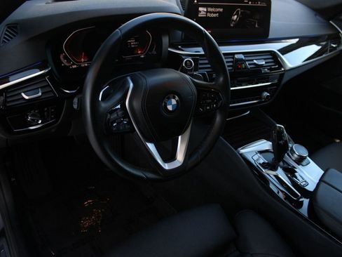 Used 2023 BMW 530i w/ Premium Package image 4