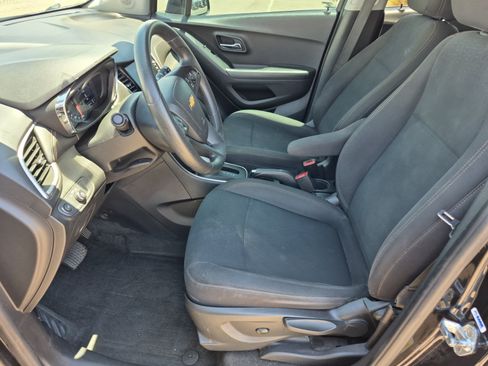 Used 2020 Chevrolet Trax LS w/ Tint and Cruise Package FWD image 17