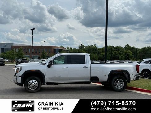 Used 2024 GMC Sierra 3500 Denali w/ Denali Reserve Package AWD/4WD image 4