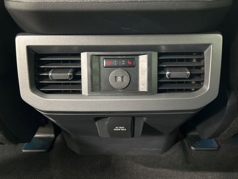 Used 2026 Ford F250 Lariat w/ Black Appearance Package image 32