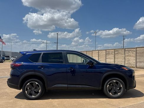 Used 2025 Nissan Rogue SV FWD image 26