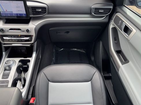 Used 2024 Ford Explorer XLT w/ Equipment Group 202A image 17