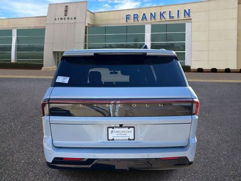 New 2025 Lincoln Navigator Reserve w/ Jet Appearance Package AWD/4WD image 6
