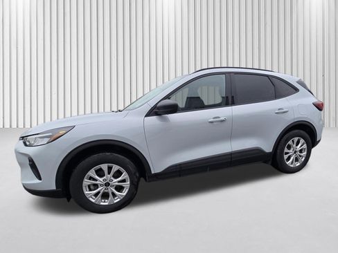 Used 2025 Ford Escape Active w/ Cold Weather Package AWD/4WD image 2