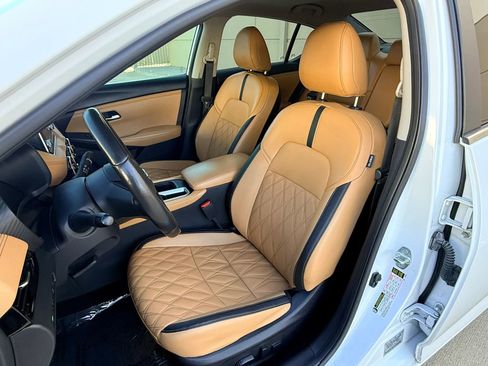 Used 2024 Nissan Sentra SV w/ SV Premium Package image 11