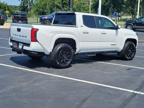 Certified 2025 Toyota Tacoma SR5 AWD/4WD image 5