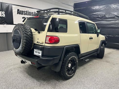 Used 2010 Toyota FJ Cruiser 4WD image 3