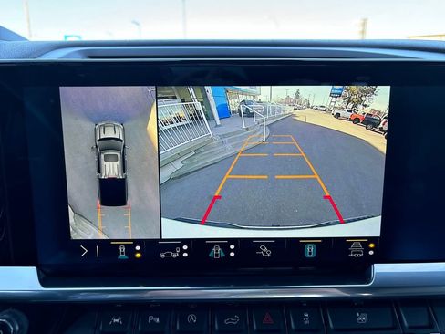 Used 2022 Chevrolet Silverado 1500 High Country w/ Technology Package image 20