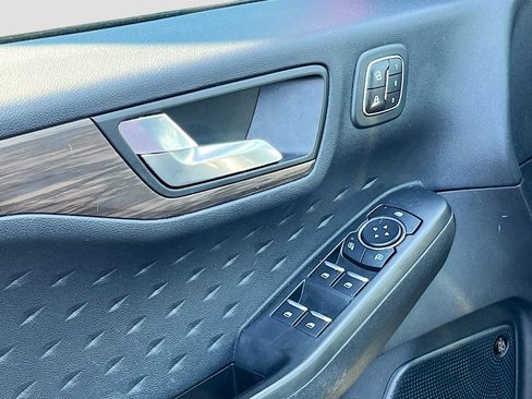 Used 2020 Ford Escape Titanium image 18