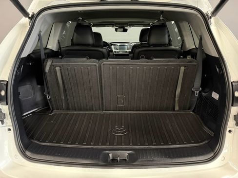 Used 2018 Toyota Highlander XLE image 16