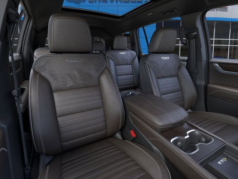 New 2026 GMC Acadia Denali Ultimate w/ LPO, Floor Liner Package image 17
