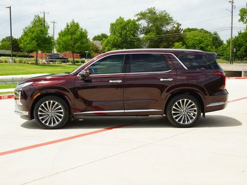 Used 2025 Hyundai Palisade Calligraphy FWD image 2
