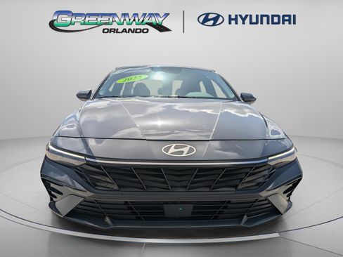Certified 2025 Hyundai Elantra SEL FWD image 2