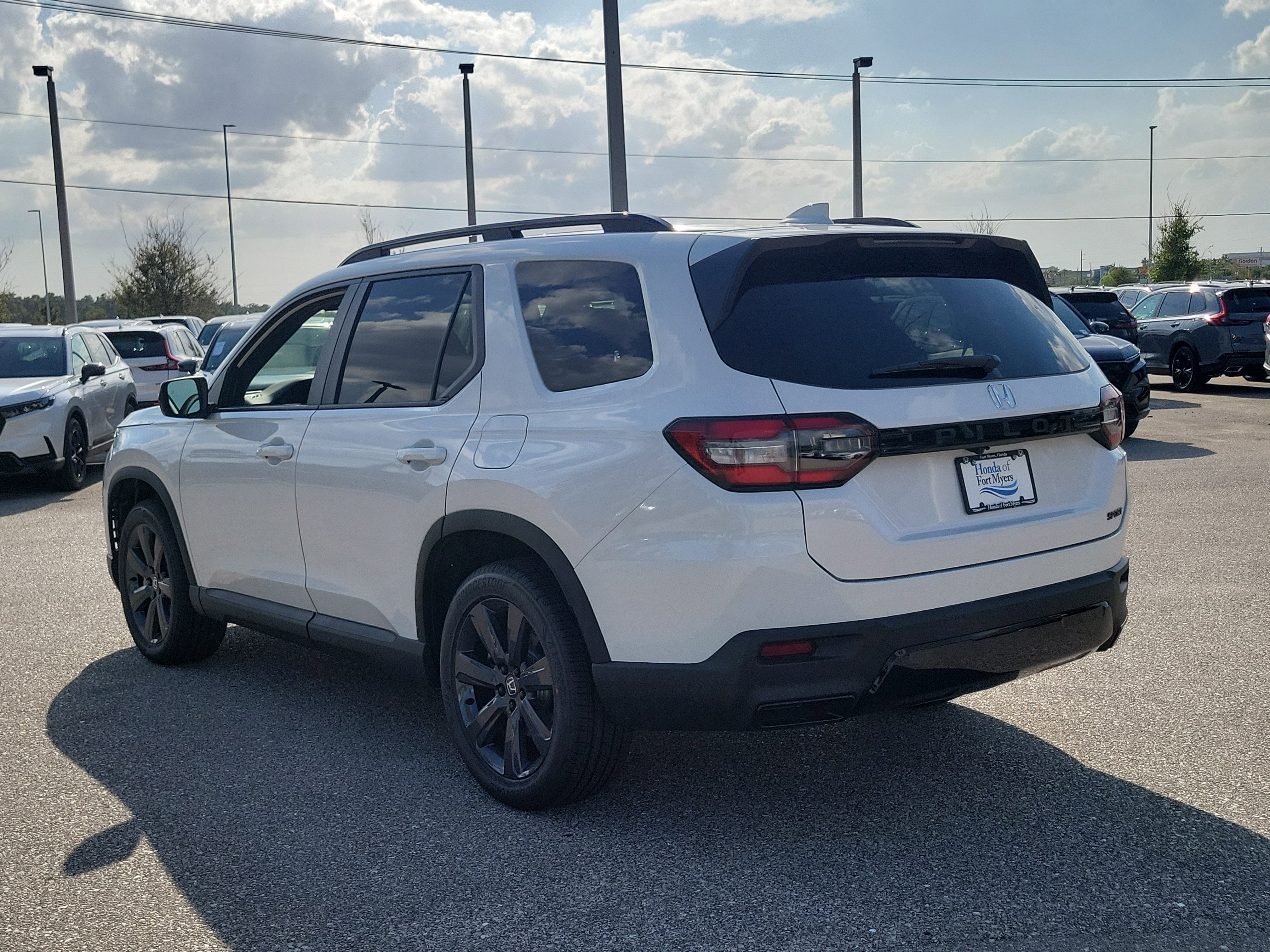 New 2026 Honda Pilot Sport image 5