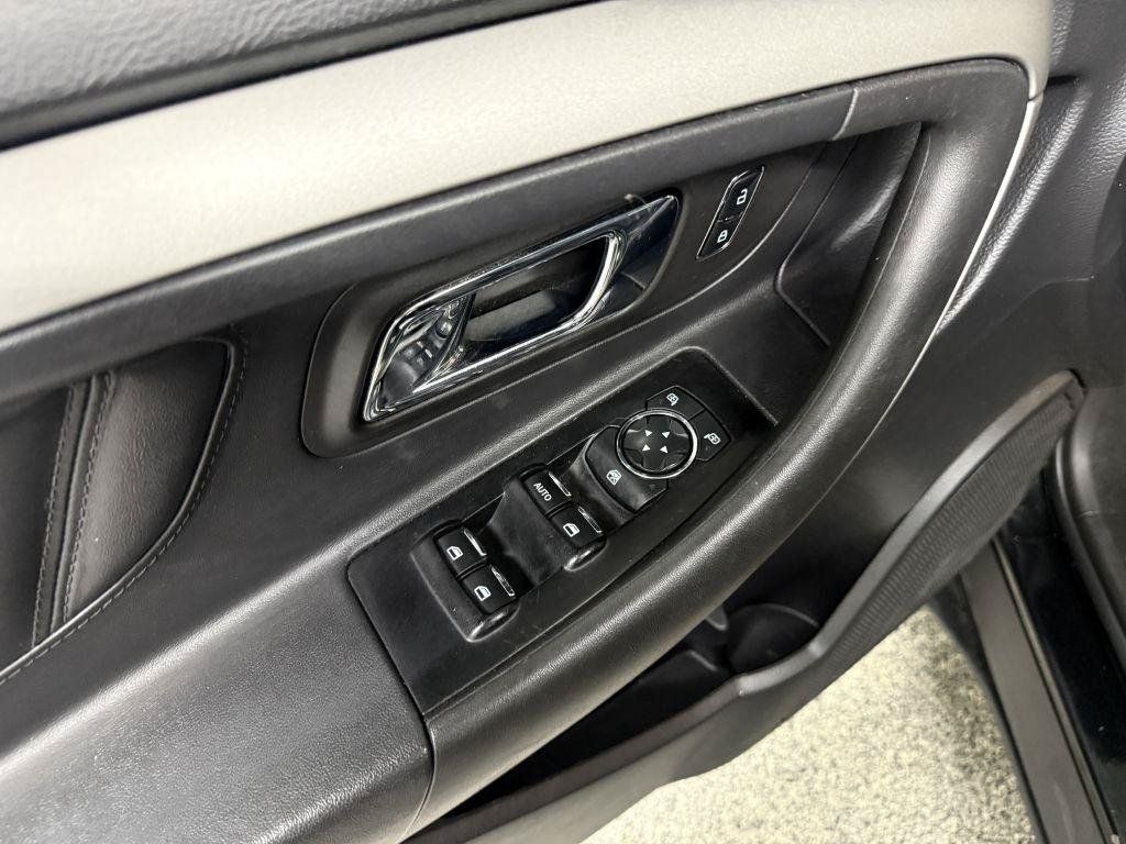 Used 2014 Ford Taurus SEL w/ Equipment Group 201A FWD image 22
