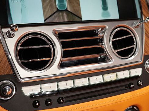 Used 2017 Rolls-Royce Dawn image 57