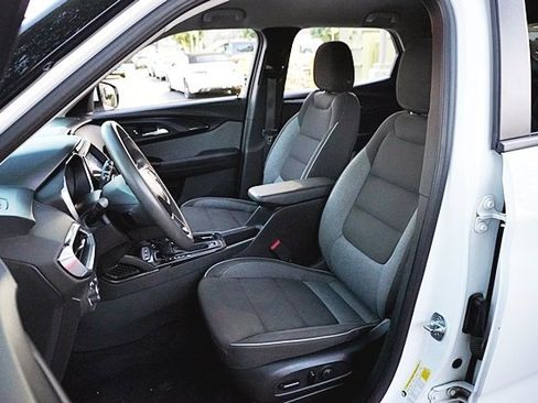 Used 2022 Chevrolet TrailBlazer LT w/ Convenience Package image 15