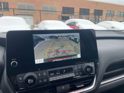 Used 2025 Toyota Grand Highlander FWD image 17