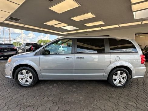 Used 2015 Dodge Grand Caravan SE w/ Quick Order Package 29E SE FWD image 2