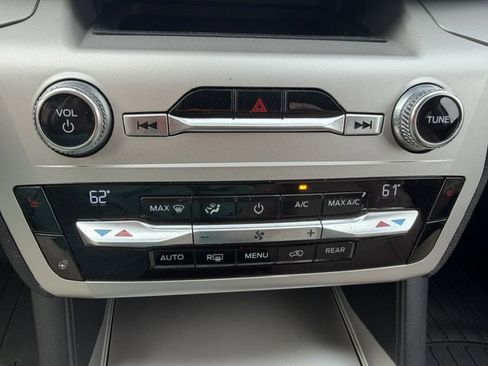 Used 2021 Ford Explorer XLT w/ Equipment Group 202A RWD image 18