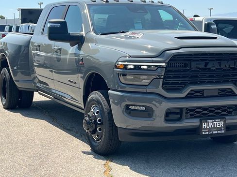 New 2026 RAM 3500 Laramie AWD/4WD image 10