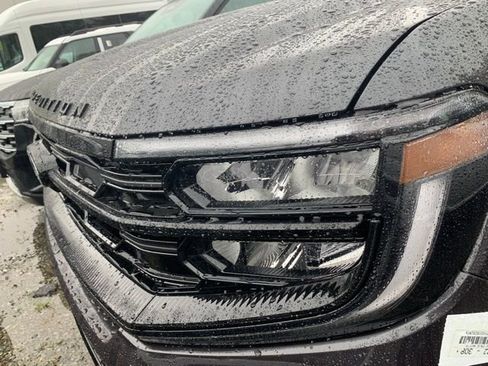 New 2025 Ford Expedition Platinum w/ Stealth Performance Package image 29