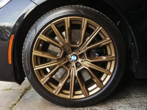 Used 2022 BMW 750i xDrive w/ Executive Package image 36