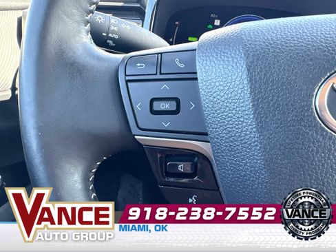 Used 2025 Toyota Camry SE w/ Convenience Package FWD image 28