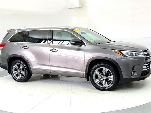 Used 2017 Toyota Highlander Limited Platinum image 9