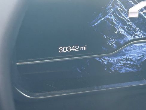 Used 2024 GMC Yukon AT4 w/ Technology Package AWD/4WD image 8
