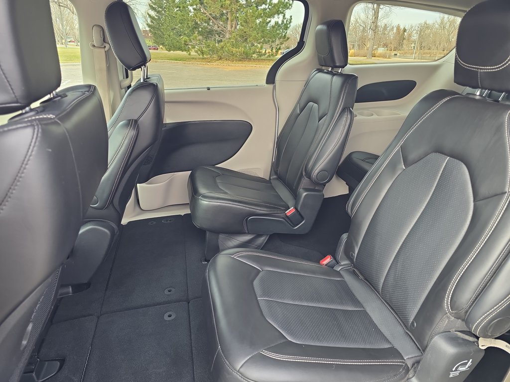 Used 2024 Chrysler Pacifica Touring-L FWD image 24