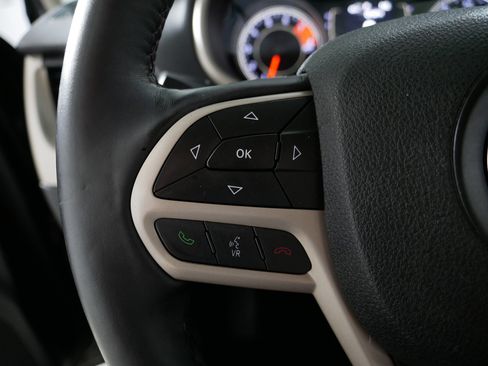 Used 2017 Jeep Cherokee Latitude w/ Safety/Convenience Group AWD/4WD image 27