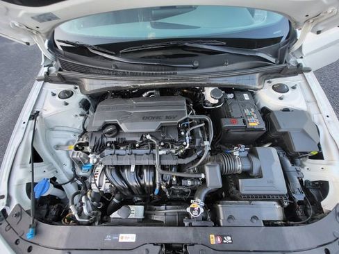 Used 2025 Hyundai Elantra SEL image 9