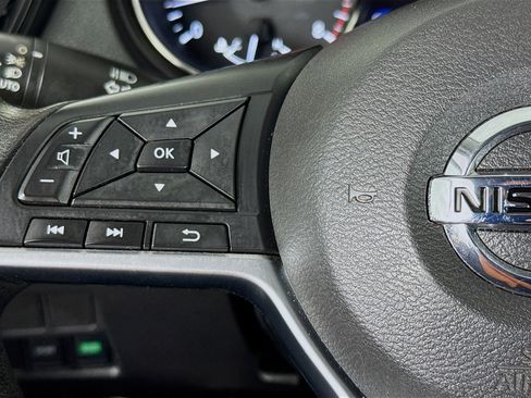 Used 2020 Nissan Rogue Sport SV image 13